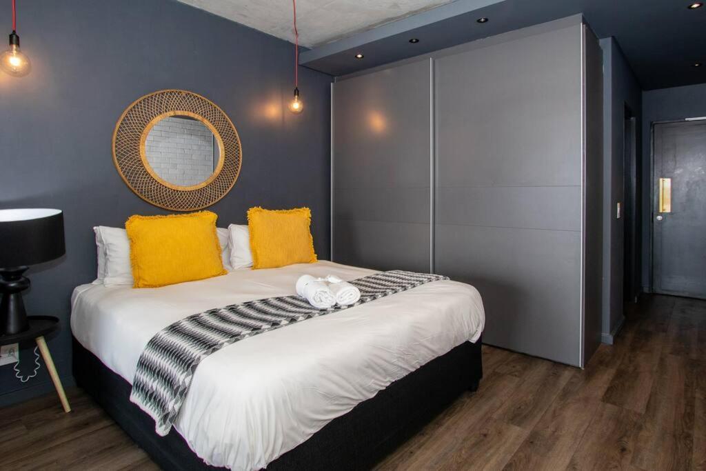 535 Wex Dock View Apartment