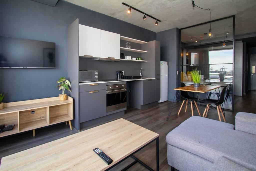 Apartment 535 Wex Dock View *