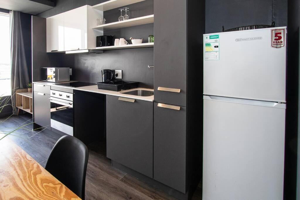 535 Wex Dock View * Cape Town